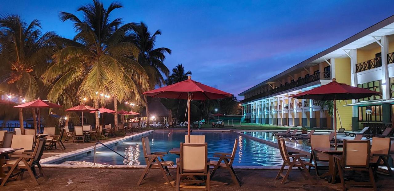 Playa Tortuga Hotel And Beach Resort 보카스 타운 외부 사진